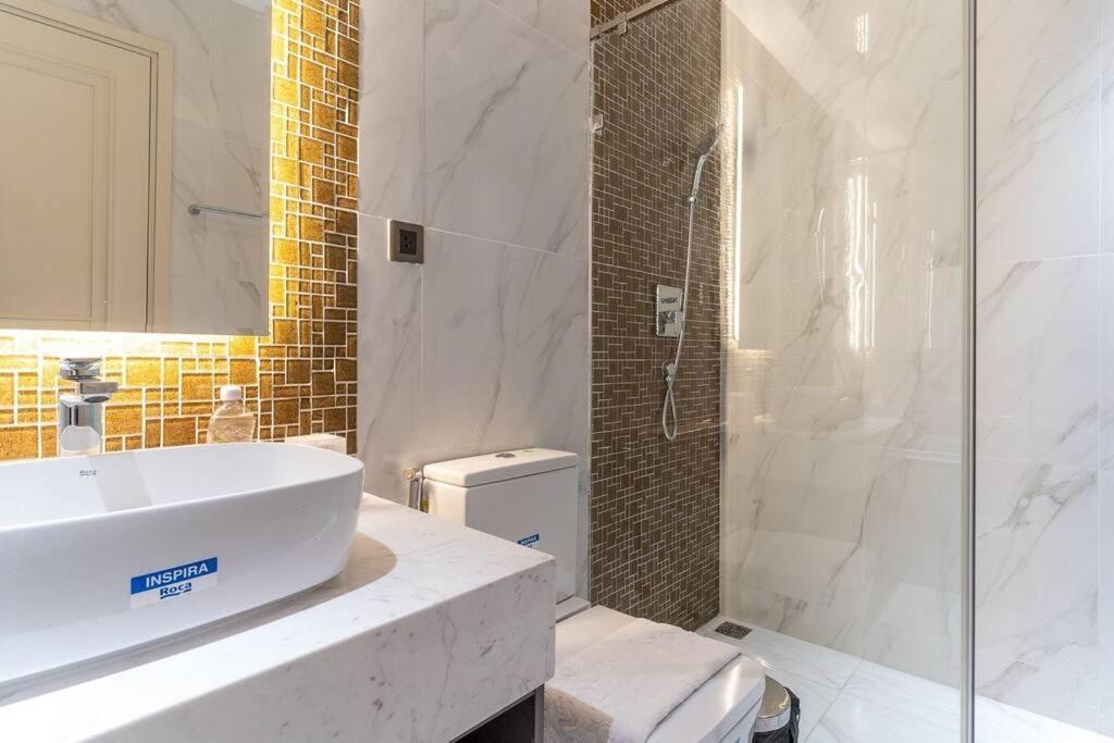 Căn hộ The Rixx Perfect Apartment/d1/pool/gym/bathtub/fun TP. Hồ Chí Minh